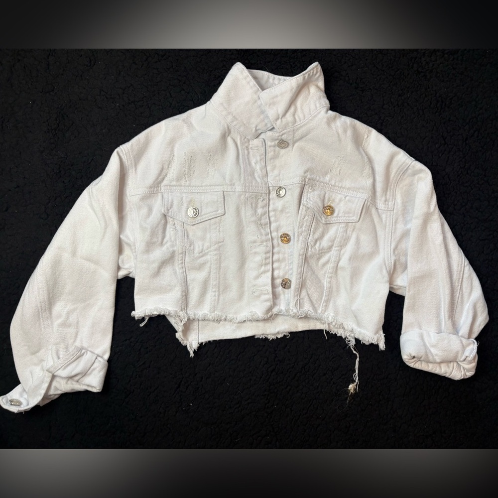 Stylish White Cropped Denim Jacket - Picture 2 of 6